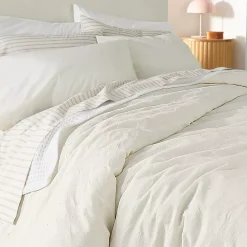 Textured Pattern Comforter