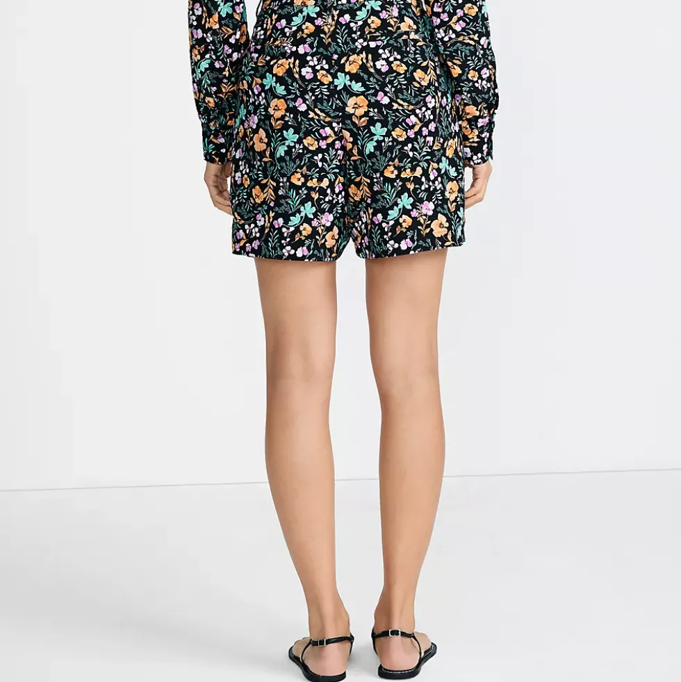 Women's Creaseless High Rise 7" Shorts