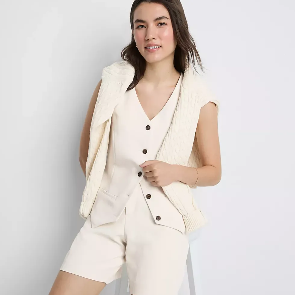 Women's High Rise Pleated Crepe 7" Shorts