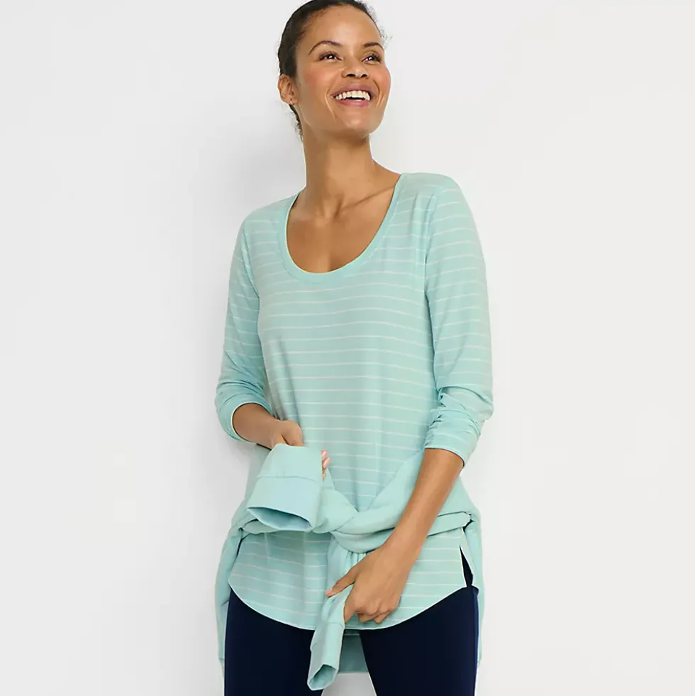 Women's Long Sleeve Power Performance Scoop Neck Curved Hem Tunic Tee