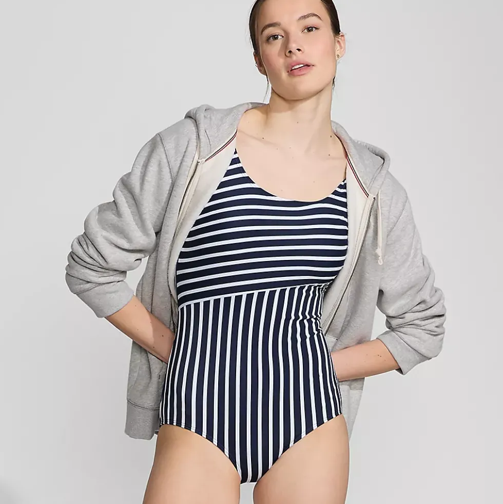 Women's Scoop Neck Tugless Sporty One Piece Swimsuit