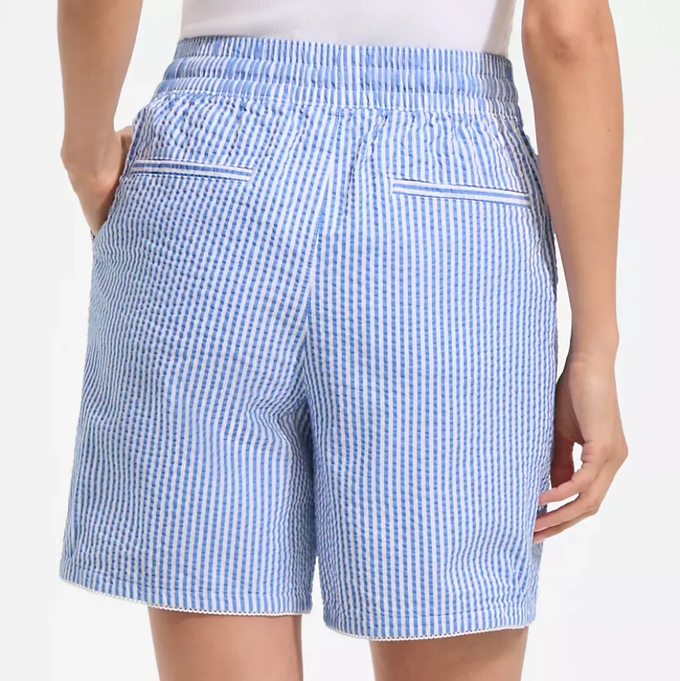 Women's Seersucker High Rise Pull On 7" Shorts